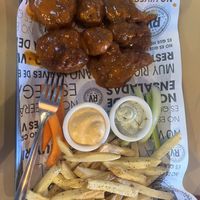 buffalo chickn alitas   at Revolucion Verde - Colonia Centro in Monterrey