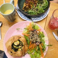 Froletta courgette (vegan) / lasagne (végé) at Amendūla Café in Paris