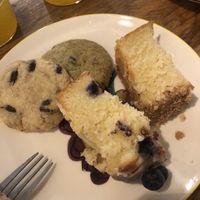 Cakes et cookies  at Amendūla Café in Paris