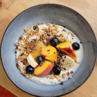 Granola bowl at NEØ Coffee House in Barcelona
