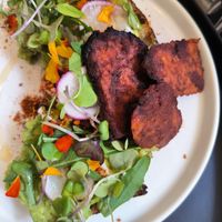 Tostada con aguacate y bacon at NEØ Coffee House in Barcelona