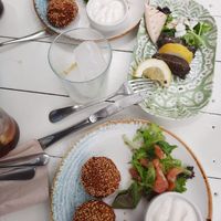 Falafel + Reis in Weinblättern at El Jardin del Califa in Vejer De La Frontera