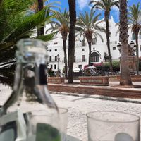 Blick auf die Plaza at El Jardin del Califa in Vejer De La Frontera