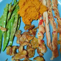 Sauteed green beans with baked chips, carrot and curcuma puree plus pepper rolls at La Rosina Ecovillage in Las Huertas De Cansa