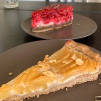 Vegan raspberry and apple cake at Bio-Konditorei Eichel in Hamburg