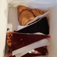 TortenBox - Äpfel, Erdbeere und SchokoBlaubeere at Bio-Konditorei Eichel in Hamburg