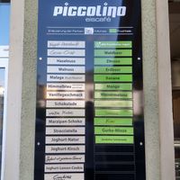 Klar gekennzeichnet, große Auswahl, das nicht lesbare ist Obstsalat Eis at Eiscafé Hannelore in Dresden