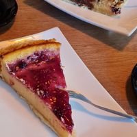Kuchen at Veganaa in Berlin