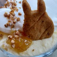 Tartelette déstructurée au yuzu ... with a vegan Totoro at Mori Cafe in Paris