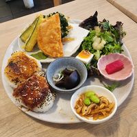 Onigiri plate with tempura veg at Comeco Foods in Newtown
