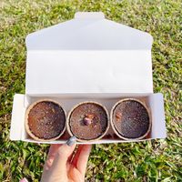 Citrus cupcakes for 18.10 sgd via grab food app- grab kitchen  at Roa The Midnight Cake in West Singapore