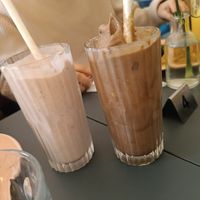 Strawberry and chocolate smoothies at À la Lo in Stockholm
