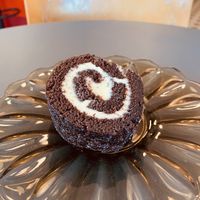 Drömrulltårta  at À la Lo in Stockholm