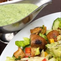 Vegane grüne Soße und großer Salat mit Champignons  at Zum Eichkatzerl in Frankfurt