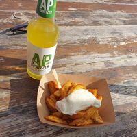 Wilde Kartoffeln mit Mayo und Gürk Spritzer at Mojo's - Food bar in Schorndorf