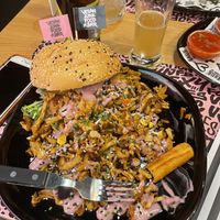 Royal beastie shawarma con una salsa lila riquísima  at Vegan Junk Food Bar - El Born in Barcelona