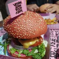 Hamburguesa con pan rosa at Vegan Junk Food Bar - El Born in Barcelona