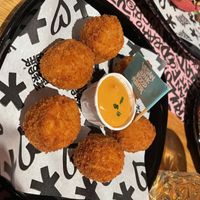Mac & Cheeze Betterballs   at Vegan Junk Food Bar - El Born in Barcelona