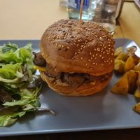 Burger with 'ciccia marchigiana' at Laboratorio - Food. Drink. Green Cosmetics in Jesi