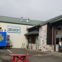 Outdoor seating at Chetco Brewing Company in Brookings