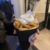 large fries with vegan mayo at Heertje Friet in Amsterdam