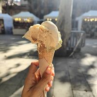 Helado de caramelo y pistacho at AMMA Gelato in Barcelona