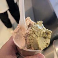 Cinammon roll and pistachio ice cream at AMMA Gelato in Barcelona