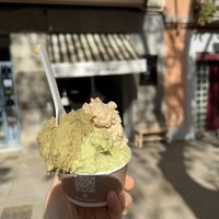 Avocado Limette Kokos, gesalzenes Karamell, Pistazie  at AMMA Gelato in Barcelona