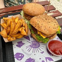 Pulled 'pork' and Lord seitan burgers with steak fries and tomato chutney at Las Vegan's - Miamor Rómaim in Budapest