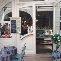 Façade élégante at Un Piano dans la Théière in La Rochelle