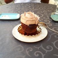 Layer cake chocolat at Un Piano dans la Théière in La Rochelle