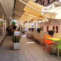 Outdoor seating at Vera Gelateria in Muralto