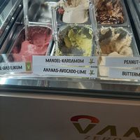 Vegan: pomegranate basil, almond cardamom, pinepple avocado lime at Vanella in Vienna