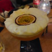 Pornstar martini (zonder ei!) Ze schuimen de cava standaard op hier ipv kippeneiwitten te gebruiken ivm vele allergiën voor ei, goed over nagedacht! at Maggie Blue in Alphen Aan Den Rijn