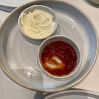 Ketchup et mayo sans plus de frites tellement elles étaient légères et croustillantes 👌!  at Beetschwester in Muenster