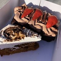 Vegan chocolate cake and carrot cake at Debby's Good Veggie Food in Barcelona