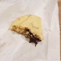 Ein Stück von einem hellen Cookie at Debby's Good Veggie Food in Barcelona