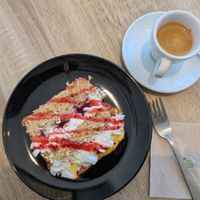 Lemon cake and coffee at Debby's Good Veggie Food in Barcelona
