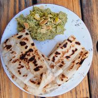 Pitta e hummus aromatico at The Punter in Oxford