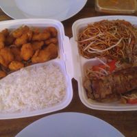 Vegan baked chicken and vegan duck with fried noodles at Wok Meister in Dortmund