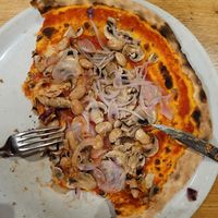 Pizza Delizia zusätzlich mit Champignons at La Baita in Garmisch-partenkirchen