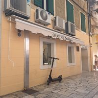 THIS is the bigger shop with all the flavours at Gelateria Emiliana in Split