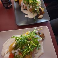 Mittagstisch: Ofenkartoffel mit Gemüsefüllung und Jogurtsauce (vegan) at Cafe Riptide in Braunschweig