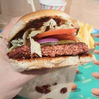 Babycue burger - size #Veganuary at Vedang - green burger | Bikini in Berlin