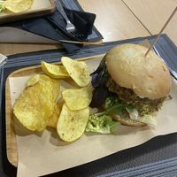 Hamburguesa de tofu con verduras, lechuga, tomate  at La Bellota y el Centeno in Alcoi