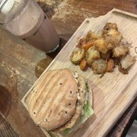 Hamburguesa de garbanzo  at Sol de Maple in Cozumel