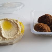 Hummus and falafels at Les Délices du Liban in Montpellier