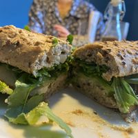 Sandwich mit Räuchertofu und satésauce  at smula in Berlin