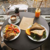 Rührtofu & Clubsandwich at smula in Berlin