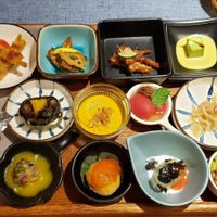 Just some of the many things to try in the all-you-can-eat restaurant. And it's really good stuff. at WūXiāng Sòng 無相颂 in Dali